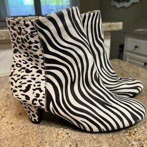 Sofwear By Beacon Leopard Zebra Ankle Microsuede Bootie Zip Boots-Size 7.5